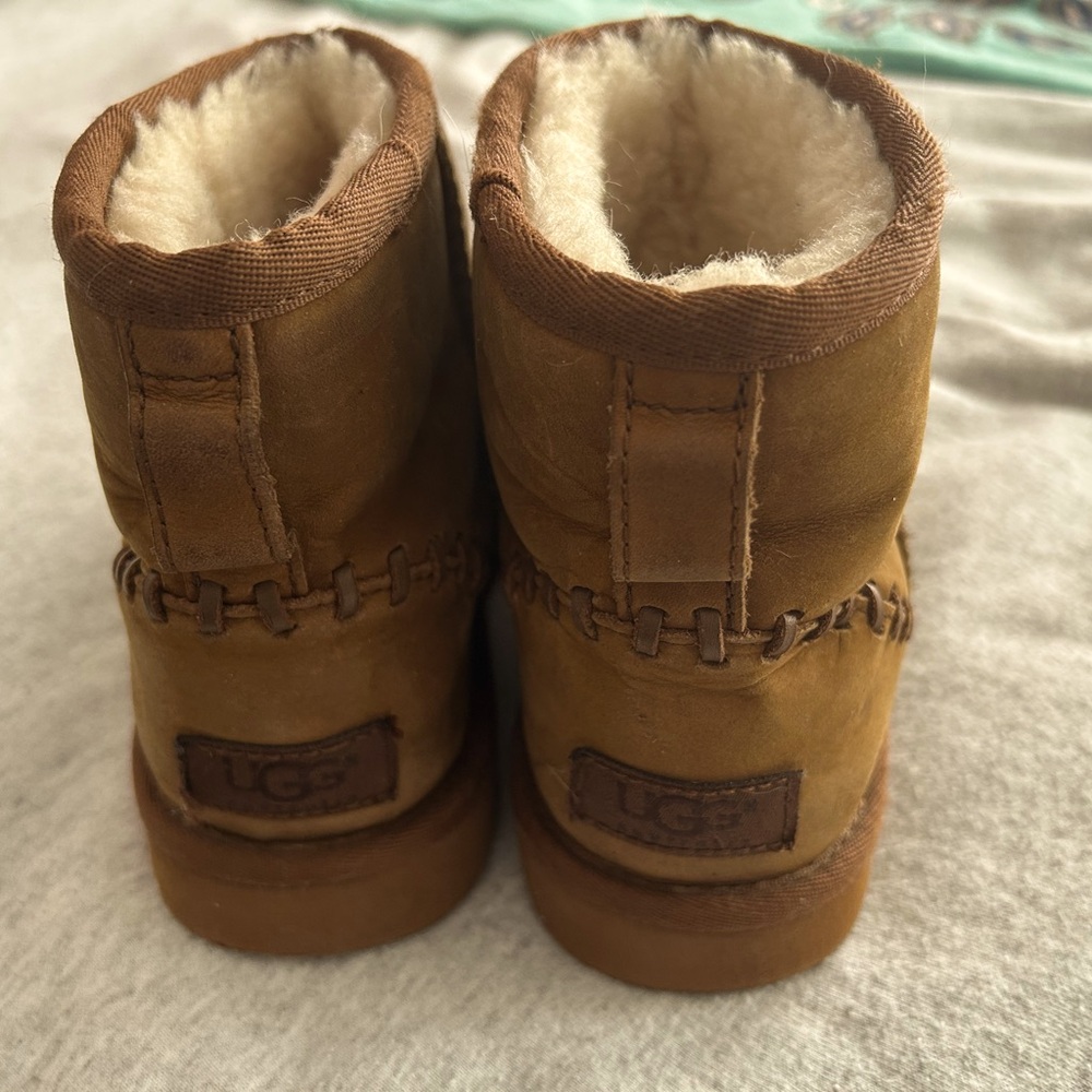 UGG size 4 EU 34